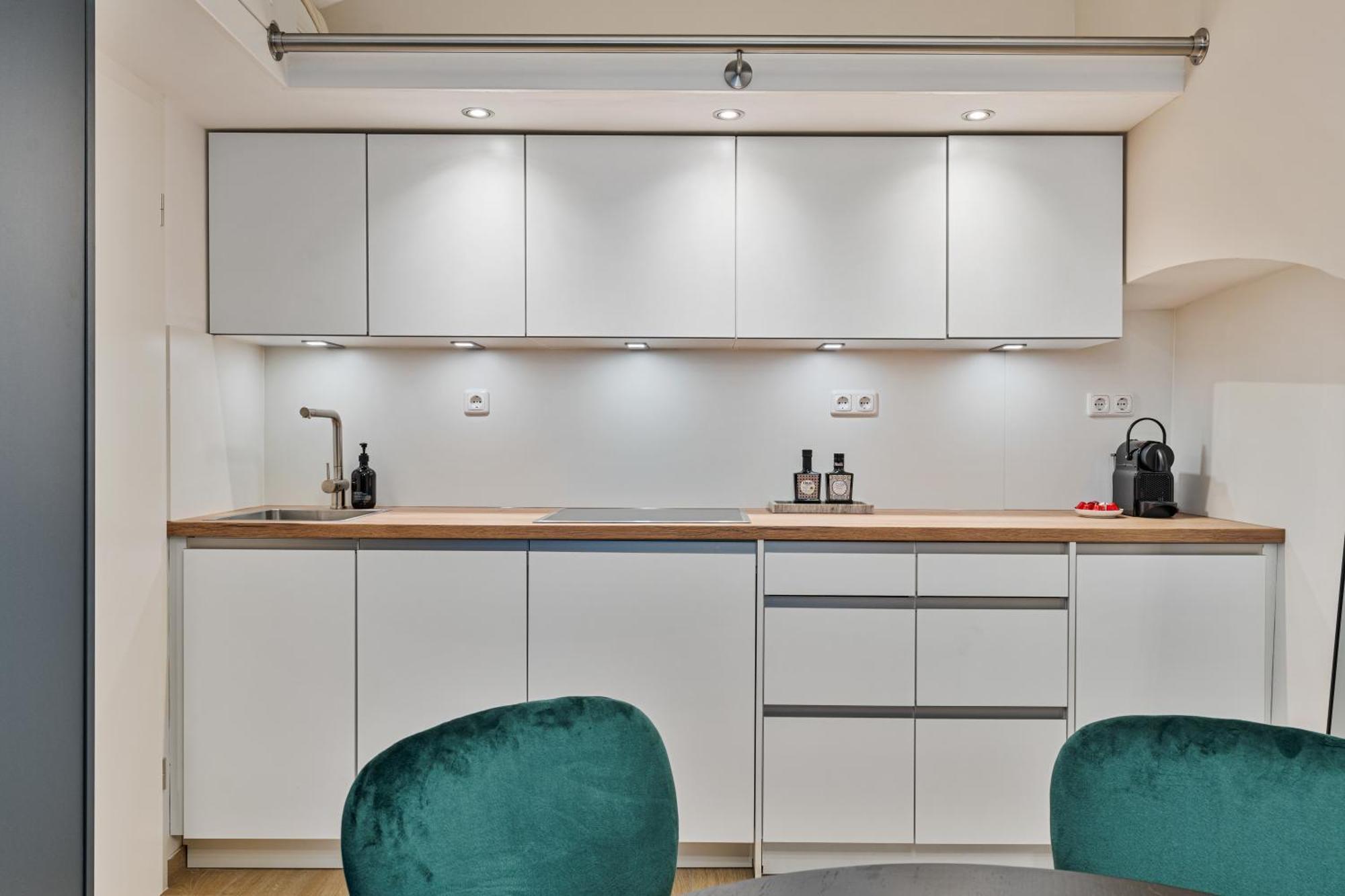 Cls Moderne City-wohnung In Altstadtinsel Alles In In Direkter Umgebung Restaurants, Supermarkt, Bushaltestelle, Parkhaus, Bahnhof, Hansemuseum, Huexstrasse, Naehe Uksh Und Draeger *